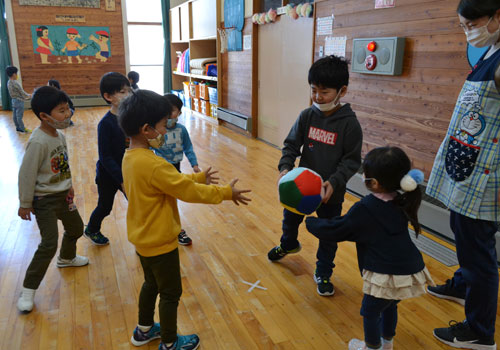 霧多布中生が手作りおもちゃお届け(2021-01-26)