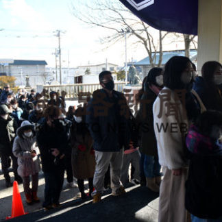 鳥取、厳島神社　初詣でにぎわう(2021-01-03)