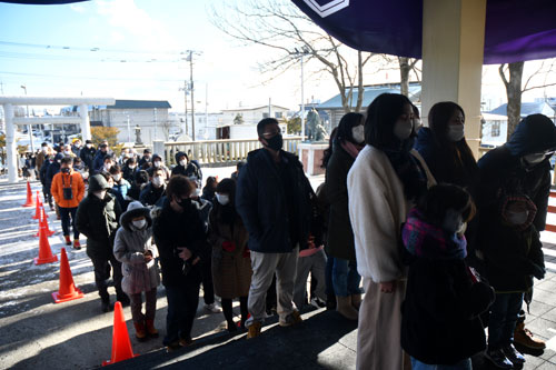 鳥取、厳島神社 初詣でにぎわう(2021-01-03)