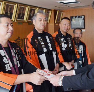 釧路鳶土木工業組合が市立病院に20万円寄付(2021-01-06)