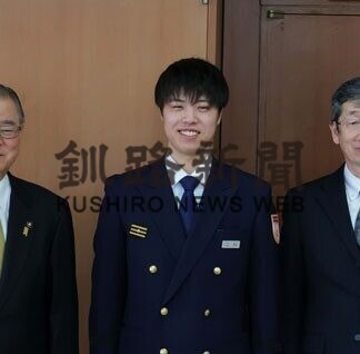 根室市職員の成人を祝う(2021-01-14)