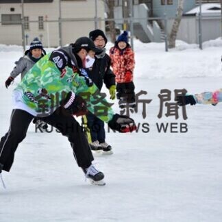 スケートの先生はクレインズ選手　小学校で出前授業スタート(2021-01-29)