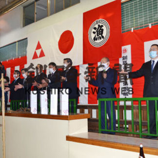 釧路、根室の市場で初競り　豊漁、安全祈願(2021-01-06)