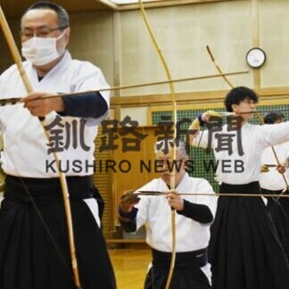 寒さに負けず１射集中　弓道連盟寒稽古(2021-01-24)