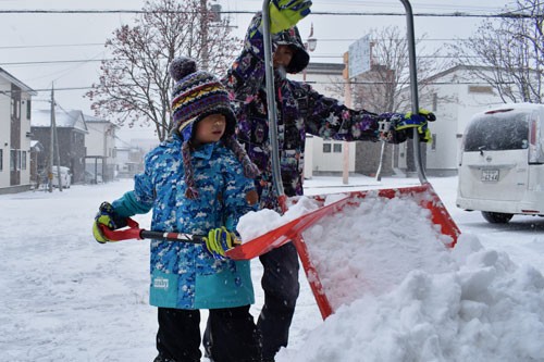 釧根降雪 生活に影響 交通機関運休相次ぐ(2021-01-08)