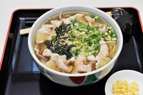 ボリューム満点「京風肉うどん」 スワン44ねむろ月替わりメニュー(2021-01-29)