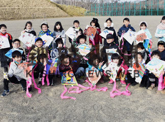 庶路学園児童ら手作りたこ揚げに笑顔(2021-01-12)