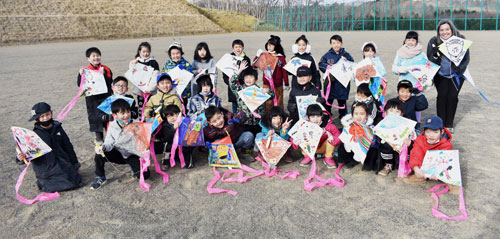 庶路学園児童ら手作りたこ揚げに笑顔(2021-01-12)