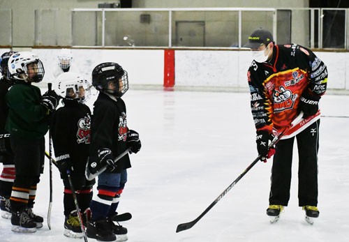 現役選手が熱血指導 クレインズホッケー教室開講(2021-01-10)