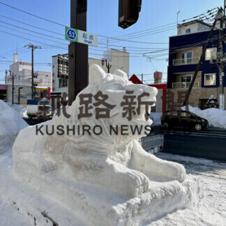 北大通にライオン雪像　善光堂の加藤さん制作(2021-02-03)