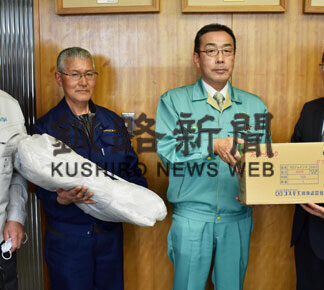 阿寒・明盛・ヤマシタ経常建設共同企業体、町に土木資材寄贈(2021-02-18)