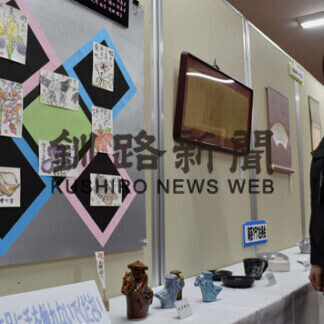 絵手紙や陶芸、力作を展示(2021-02-03)