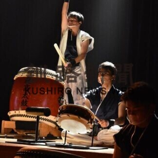 太鼓演奏３年生引退に花　中標津農高涙と笑顔の公演会_1(2021-02-02)