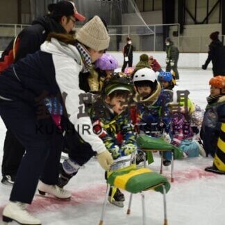 園児が元気いっぱいスケート大会(2021-02-10)