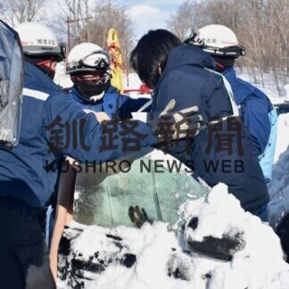 ８年前暴風雪 教訓生かせ　状況再現し救助訓練_1(2021-02-10)