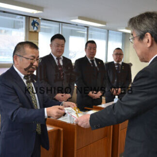 釧路ゆうやけライオンズクラブが遊学館にデジタルディスプレー寄贈(2021-02-11)