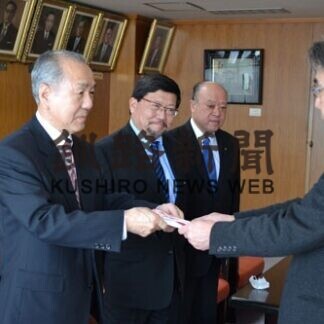 市立釧路総合病院に５０万円寄付(2021-02-21)