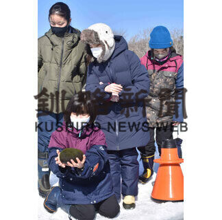 阿寒湖中３年生、卒業前にマリモ観察会(2021-03-10)
