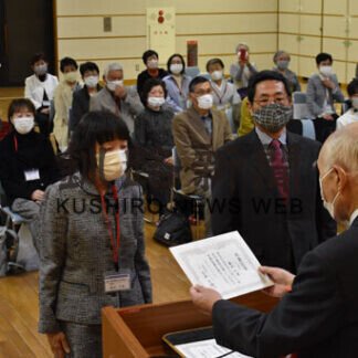 学び地域で生かす　釧路湿原シニア大学・大学院生合同卒業式(2021-03-25)