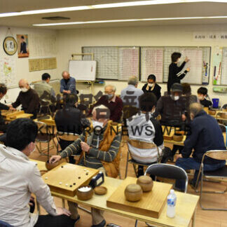 囲碁本因坊戦予選スタート　釧根管内の愛好家２０人熱戦(2021-03-22)