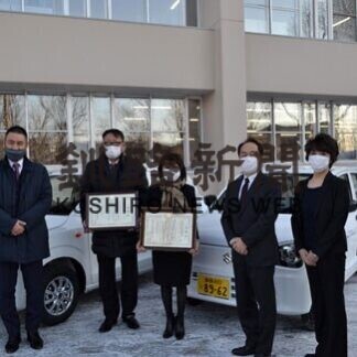 釧路北ロータリークラブと足立皮膚科がコロナ検体回収車釧路総合振興局に寄贈(2021-03-11)