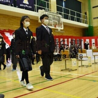 釧路市内小学校で卒業式_1(2021-03-20)