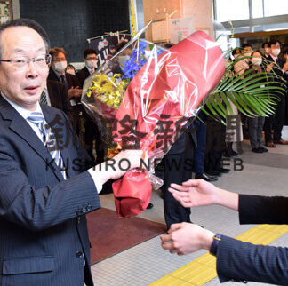 名塚副市長が退任　「市役所応援団として活動を」(2021-04-01)