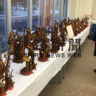 庭木や流木再利用　石橋さん木工細工展(2021-03-06)