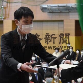 清々しい人生祈願　釧路公立大で２年ぶり卒業式(2021-03-24)