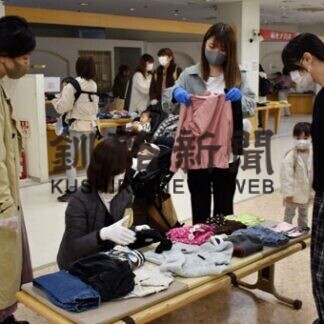 「おさがり広場」不用な子供服交換、「よちよちひろば新橋」で最後のイベント(2021-03-29)