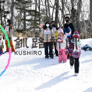 金山スキー場まつり、家族連れらが楽しむ(2021-03-07)