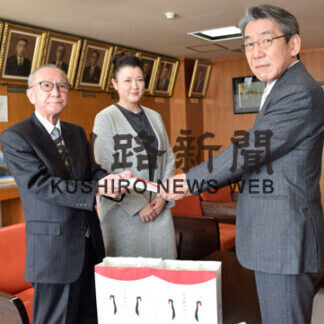 長谷製菓が菓子約５００セットを寄贈(2021-03-05)