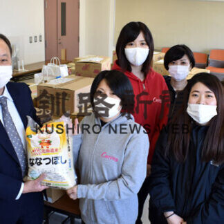 カーブスがまりも学園に４８６㌔の食糧寄贈　(2021-03-04)