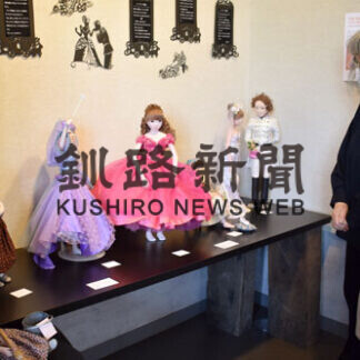 手作り人形群ドレスでおめかし(2021-03-27)