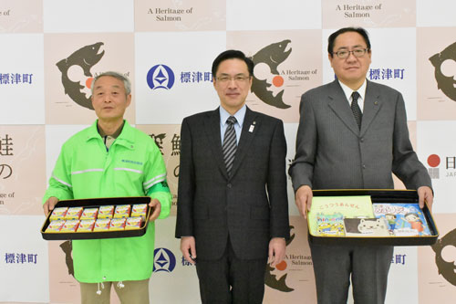 防犯ブザーなど寄贈(2021-03-27)