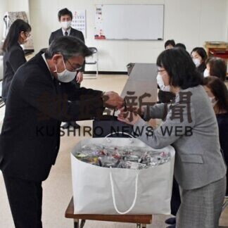 手作りマスク　４団体に寄贈(2021-03-03)