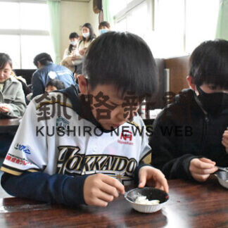 「みんなの食堂」２０年度最後はチーズ作り　子供ら笑顔(2021-04-07)