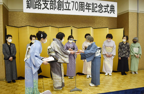 池坊支部70周年祝う 各表彰や感謝状授与(2021-04-06)