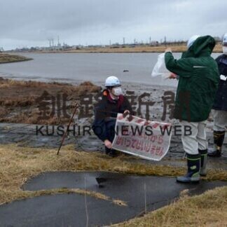 水辺施設の安全点検　釧路開建、釧路川の上流と下流で(2021-04-15)