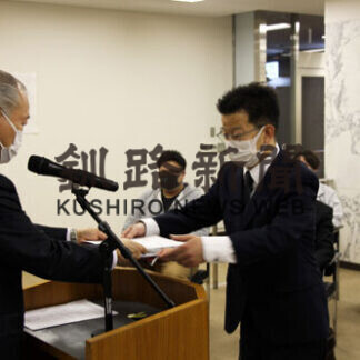 幹部大学受講の９人に修了証書(2021-04-02)