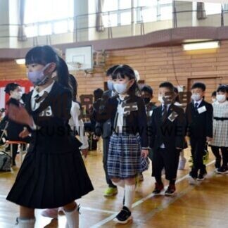 期待胸に入学式　釧路市内小学校(2021-04-07)