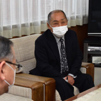 大坂漁業と社長らが市に８００万円寄付　コロナ対策などに(2021-04-17)