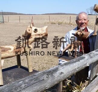 自然木の牛がお出迎え、フォト喫茶「夢風舎」が今季営業開始(2021-04-04)