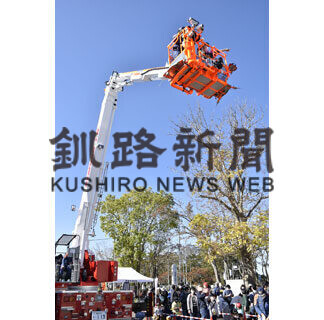 根室市消防本部、きょうはしご車搭乗体験(2021-04-24)
