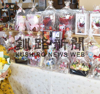 シャボンブーケ、色とりどり６０点　古谷さん作品展(2021-04-17)