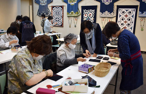 アイヌ文様刺しゅう体験と展示会(2021-05-17)