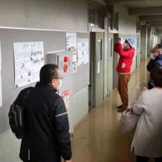 柏陵中学校の旧校舎を公開、卒業生ら懐かしむ(2021-05-08)