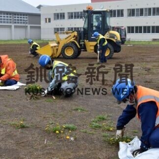 阿寒中のグラウンドを整備(2021-05-26)