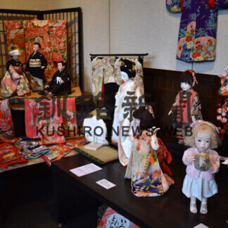 古布で衣装、人形きらびやか　石澤さん個展(2021-05-07)