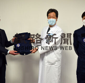 釧路南ロータリーク フライトスーツを市立病院に寄贈(2021-05-16)